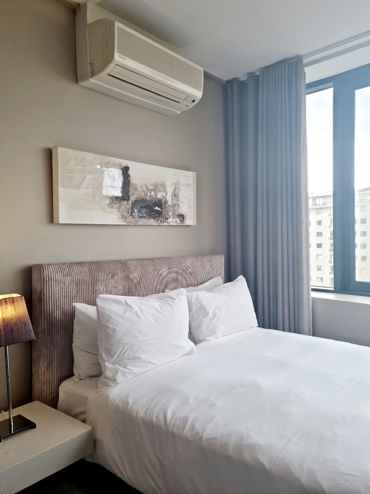 Manhattan Towers by Smart City Stays view 5