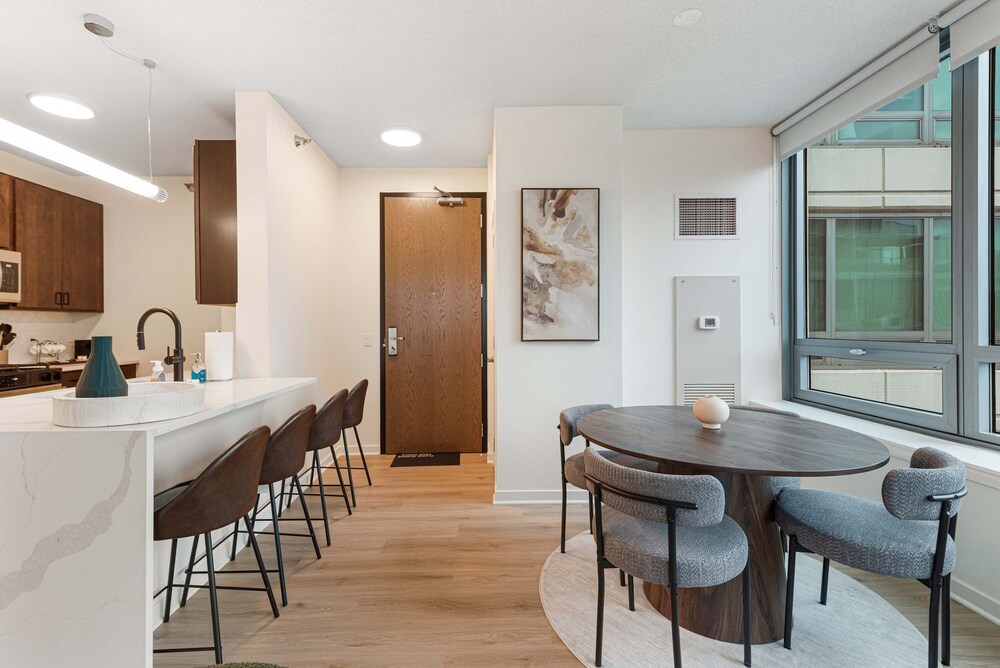 Brand-new 3BR City Views Prime West Loop Spot