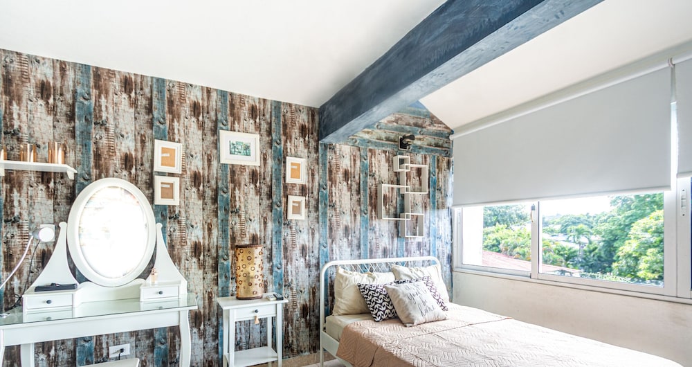 Artist's Loft With Private Jacuzzi & Roof Terrace