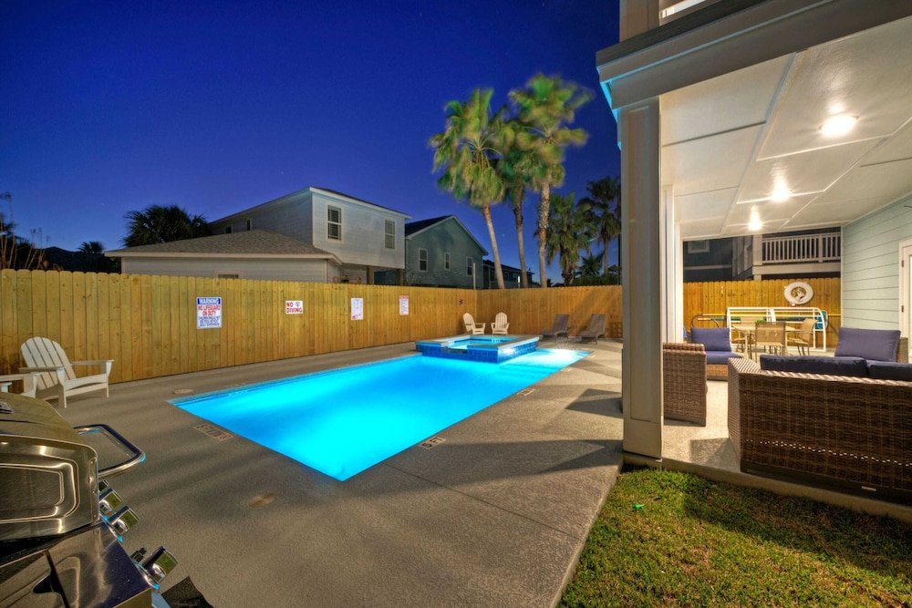 Private Pool+hot Tub, Near the Beach, Gulf Glimpse Marlin Cove by Avantstay