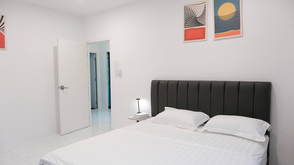 Modern Private Pool Villa in Sukhumvit