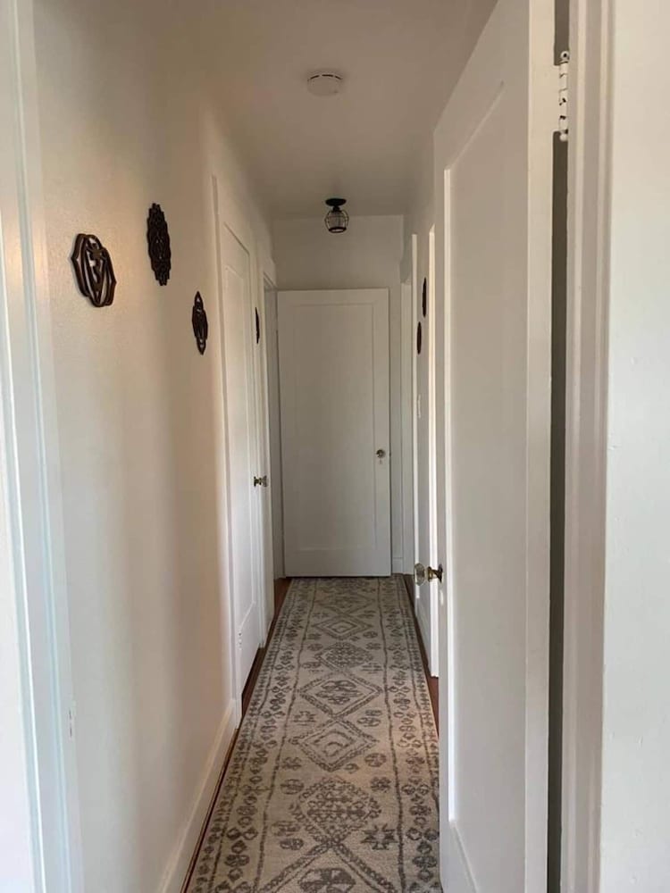 Peterson Retreat In The Heart Of San Diego 1 Bedroom Apts by RedAwning view 2