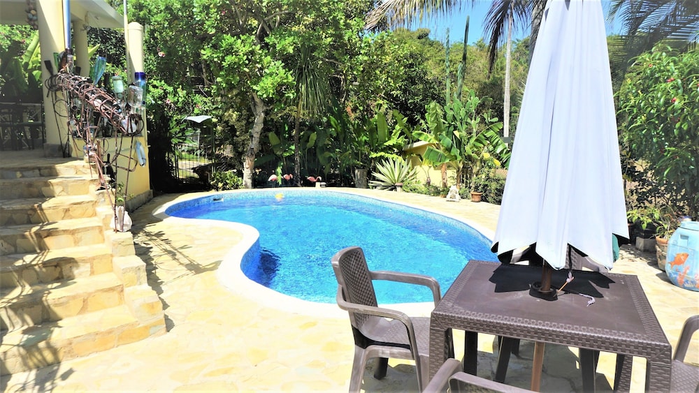 2 Bedroom 'Bird Watching Vacation' Villa