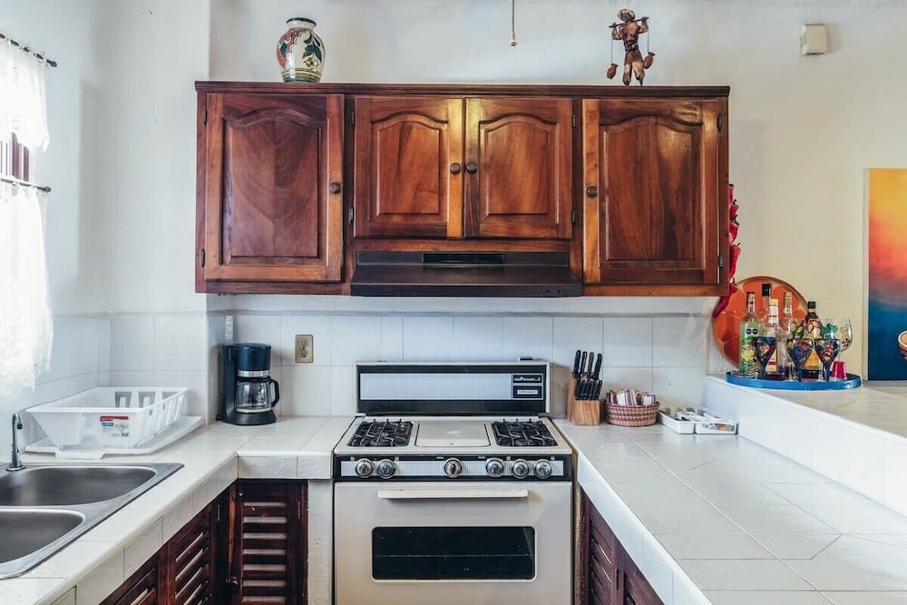 Ocean View 2Br Condo-balcony-beach-pool - 604
