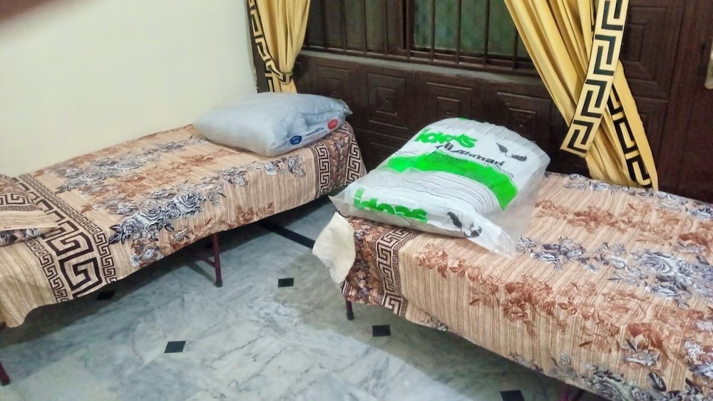 Room-room in Serene Retreat in Rawalpind