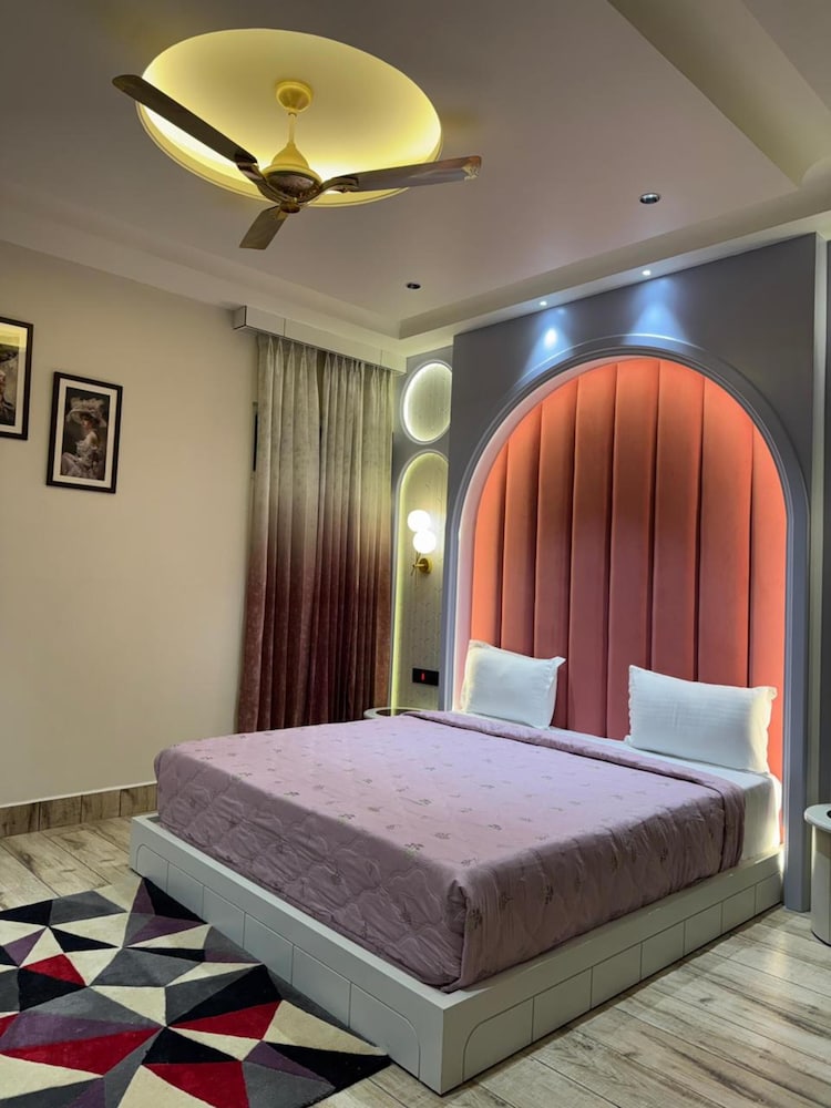 Ranveer Hotel and Restaurant