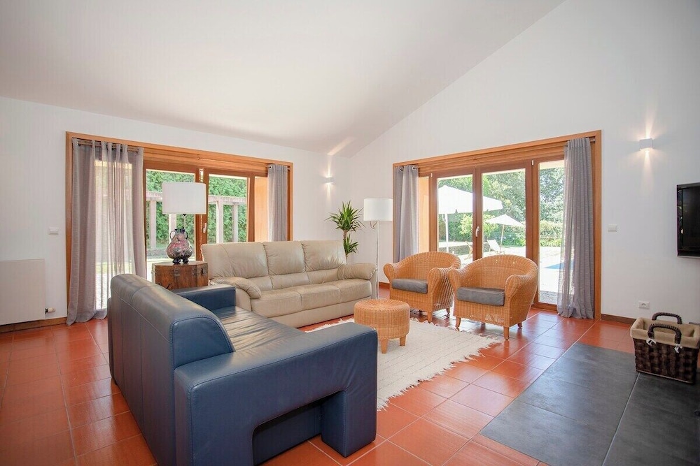 Liiiving in Caminha Countryside Pool House