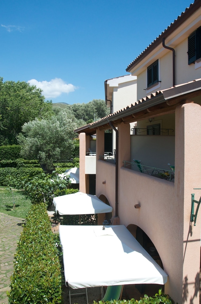 Residenza Turistica Torre delle Viole