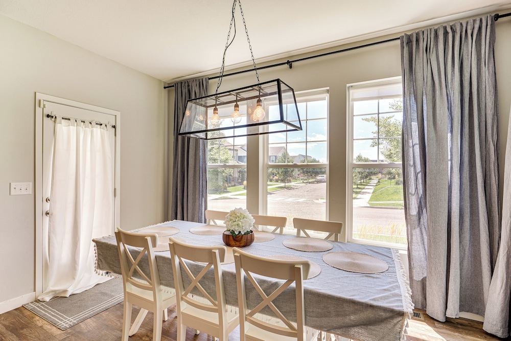 4 Mi to The District: Family Home w/ Tennis Access