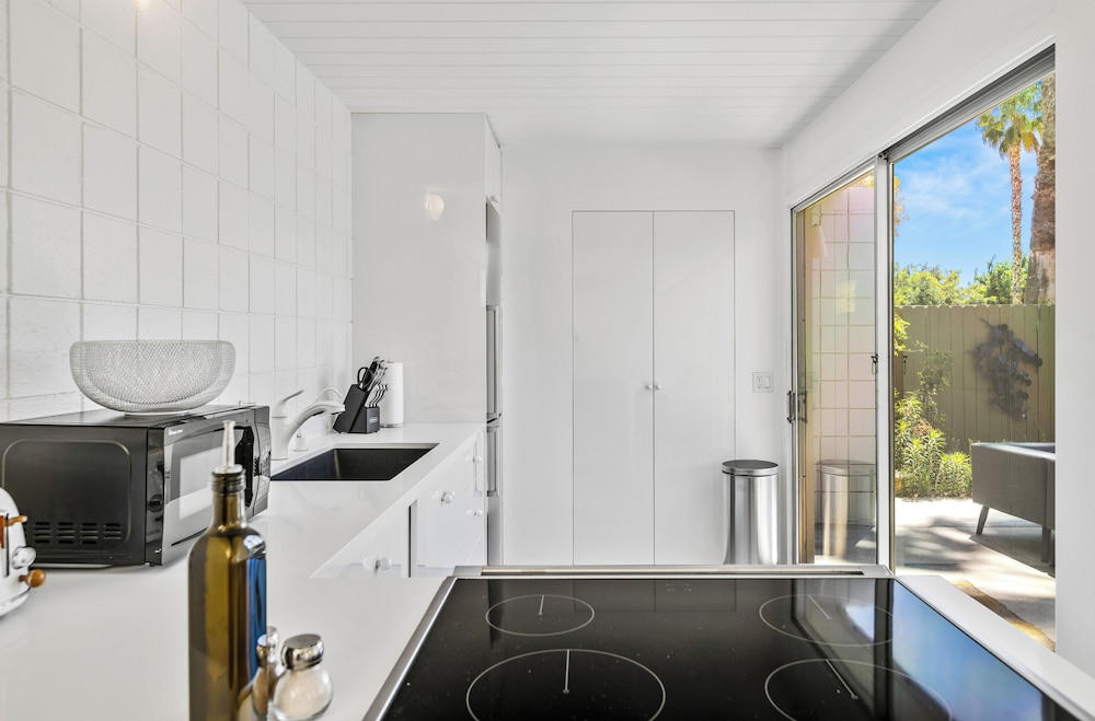 1957 Modern Hideaway