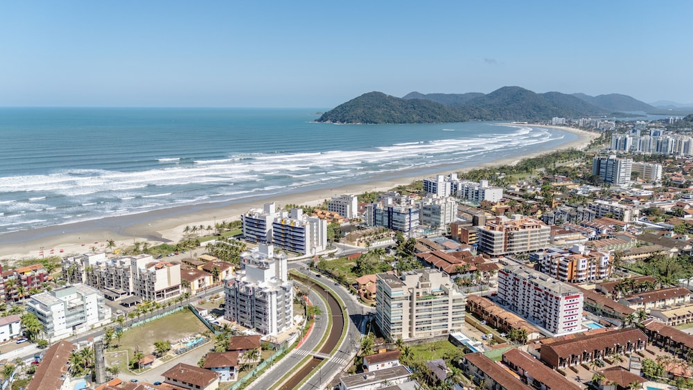 200m da praia c piscina e churrasqueira