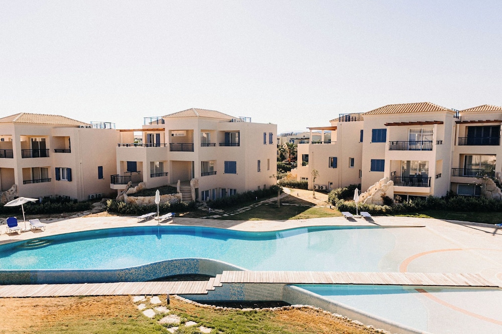 Phaedrus Living: Seaside Thalassa Cretan 201