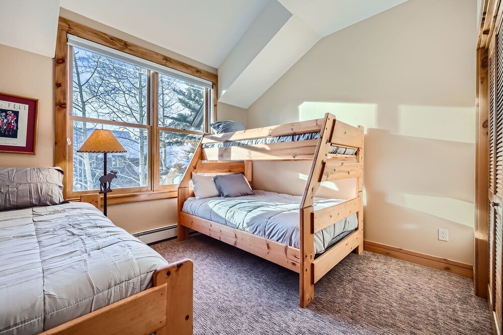 8712 Ski Tip Townhomes 3 Bedroom Townhouse