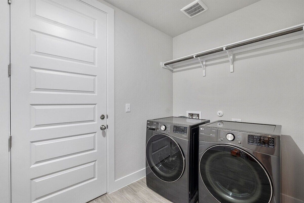 Spacious Cozy 4B Home in Frisco