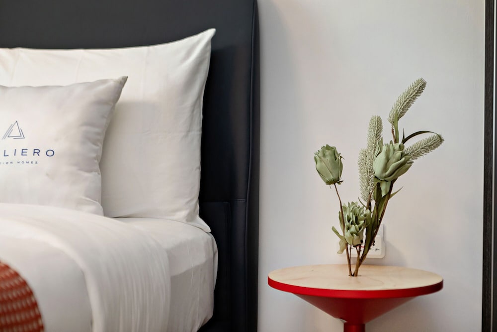 Modern Studio at Paragon