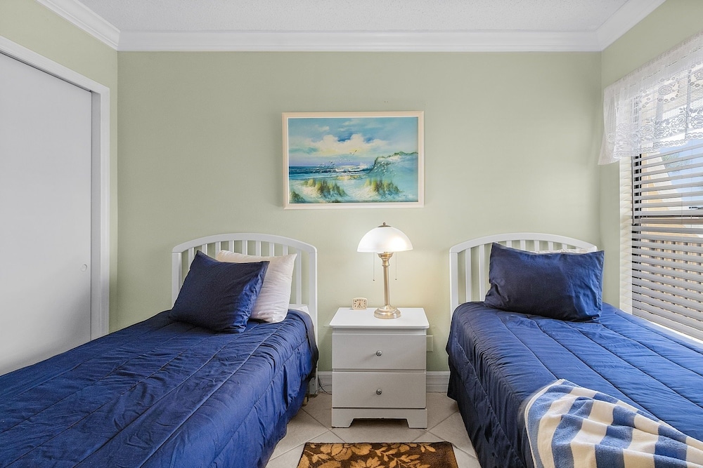 Bay Village 126: Charming Beachfront 2br/2ba Condo W/ Balcony 2 Bedroom Condo