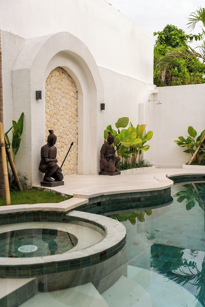 Tropical 2BR Private Villa, 6min Pererenan Beach