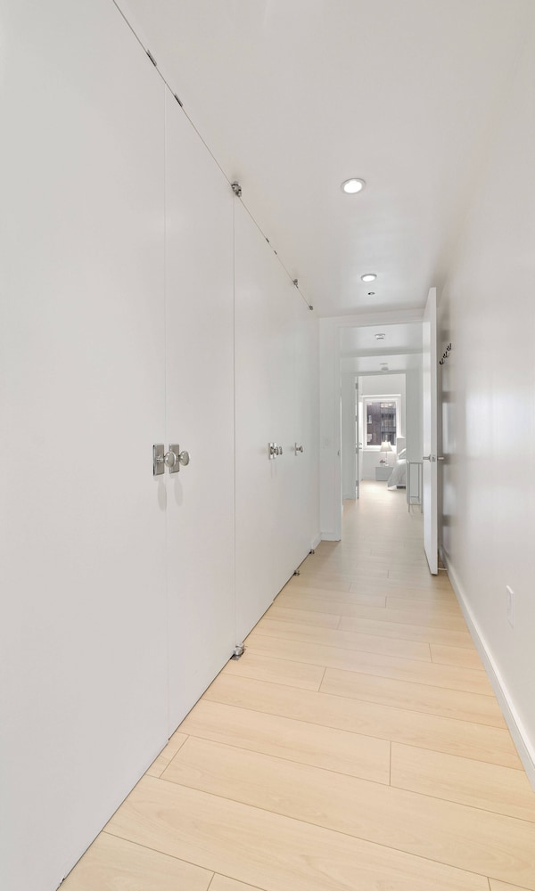 Midtown 5 Bedroom Duplex Luxury Penthouse, 2,500 sq ft, Sleeps 10, Manhattan, VIP Services