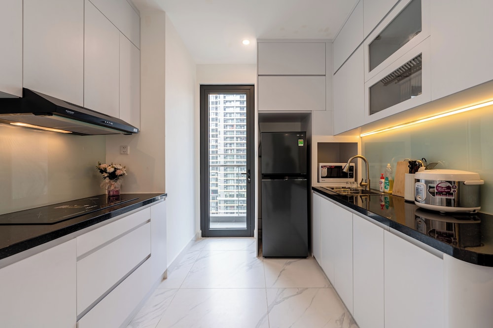 LA Nest 2 Bedrooms The Beverly - Vincom