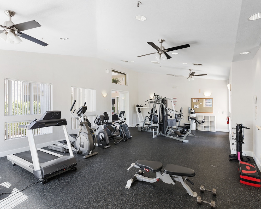 Solace - Community Pool & Gym -walk to Restaurants