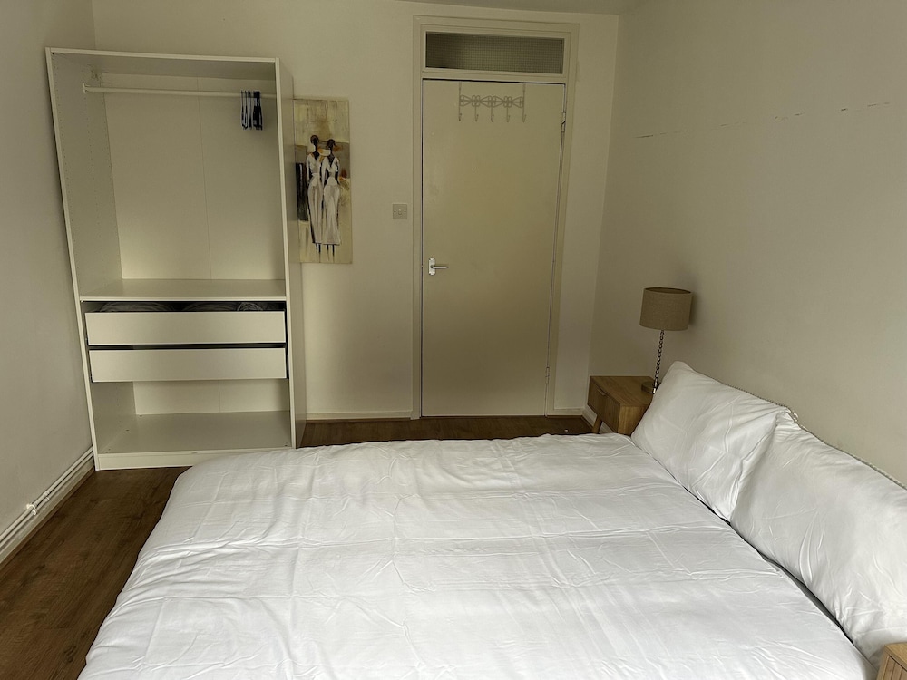 Fab Excel London Flat, Warm Cosy Liz Line