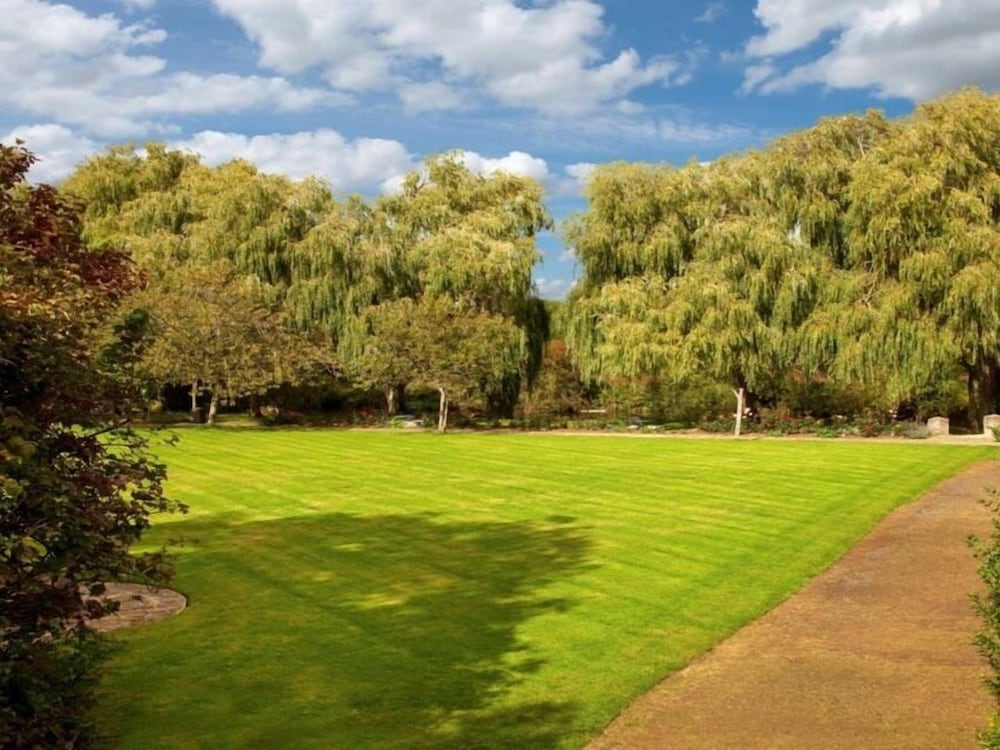 Oxford Vacations - Cherbridge Lodges Riverside Lodges Short Lets - Property Image 10