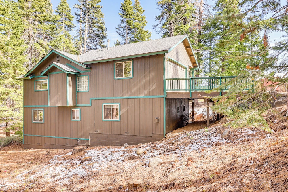 7 Mi to Beach: Home w/ Hot Tub in South Lake Tahoe
