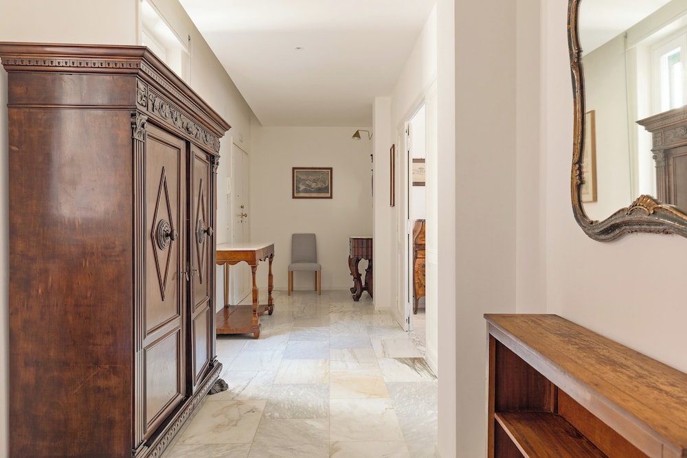 Bright And Spacious Family Apartment In Parioli