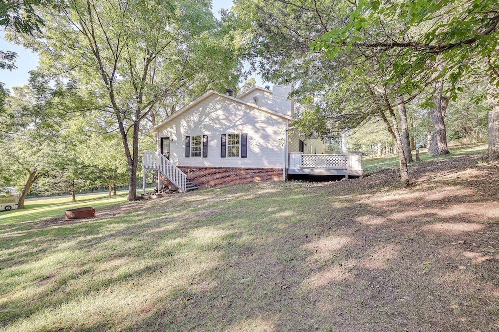 Peaceful Pineville Vacation Rental w/ Grill! view 2