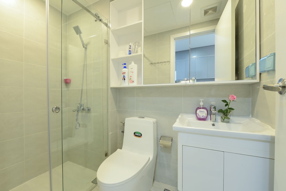 Jennifer House - Millenium Apartment