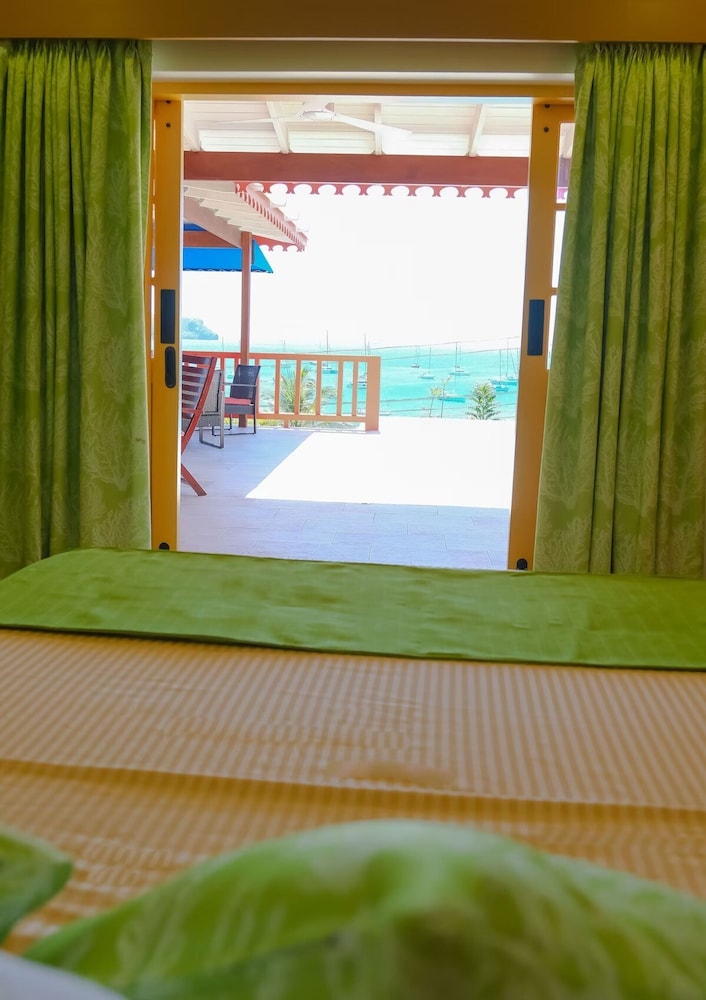 Flamingo Bequia - 4 B R Villa Including Cottage