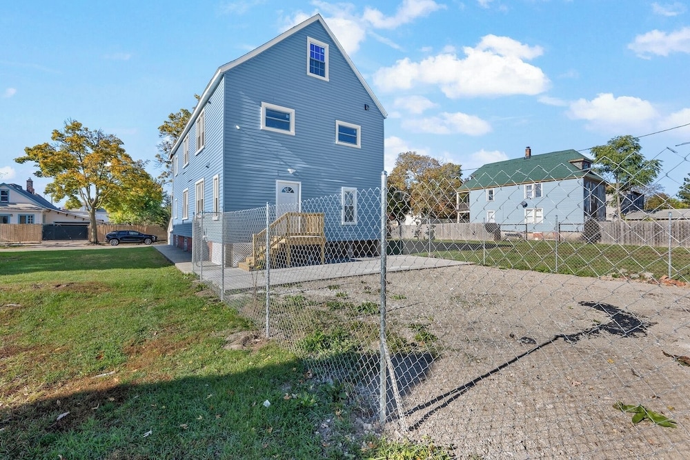 New Downtown Lux 3BR Free Parking, AC & Wi-fi