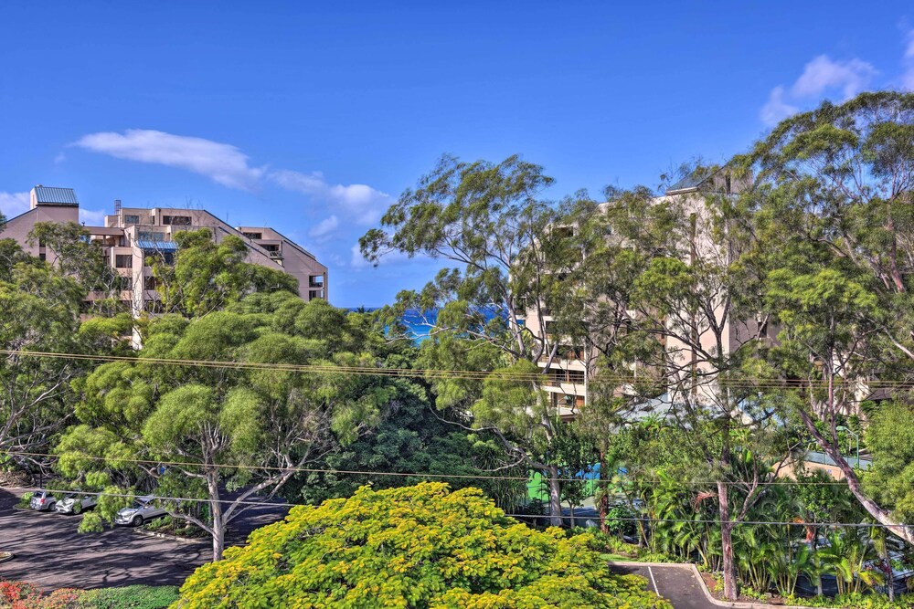 Modern & Cozy Condo Near Beaches w/ Coastal Views