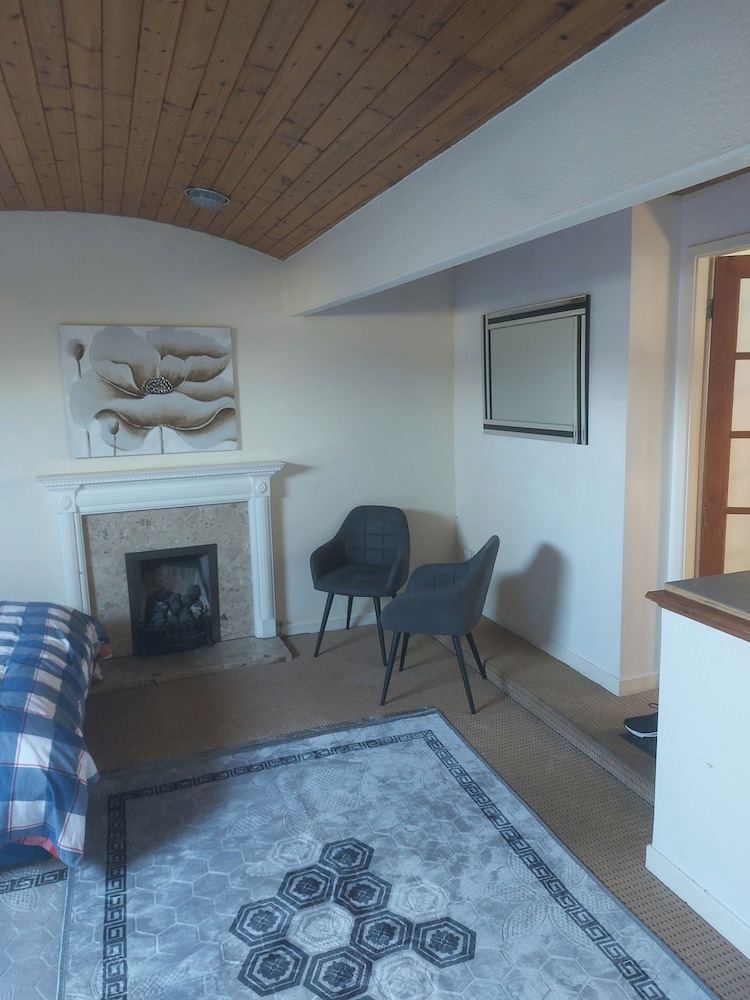 Welsh Mountain Retreat With Studio Flat