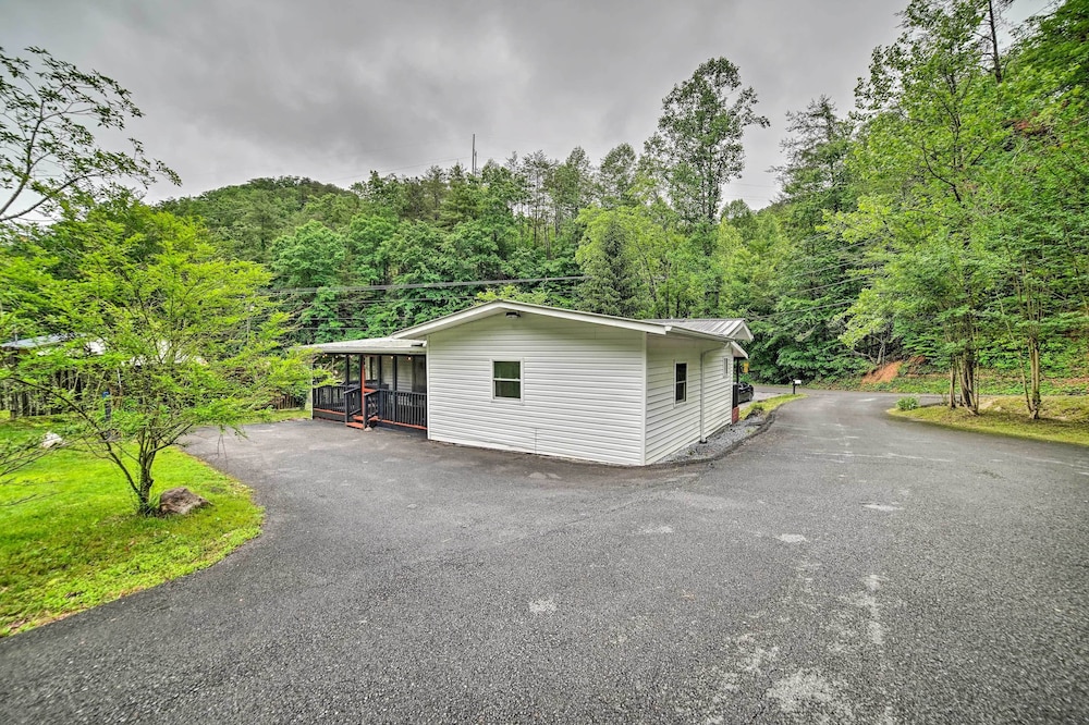 'creekside Ranch' w/ Porch ~ 2 Mi to Pkwy view 3