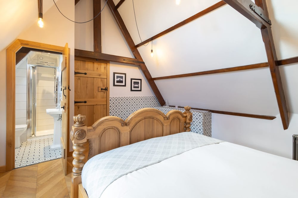 Host Stay The Tiny Chapel