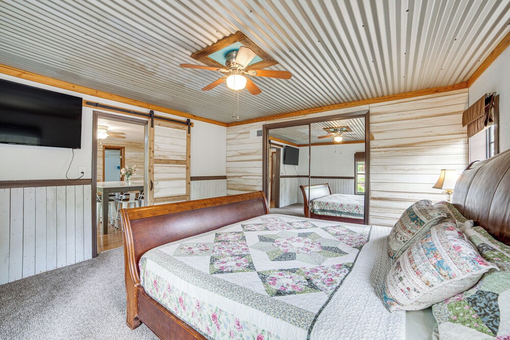Walk to Water: Lake O' the Pines Cabin