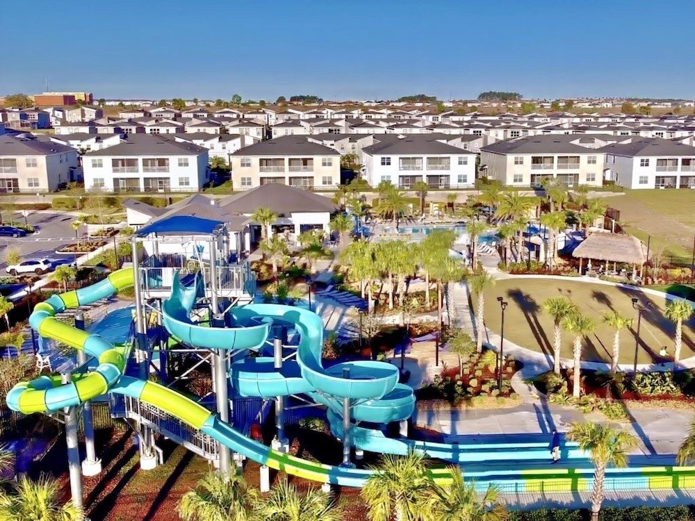 Stunning 4 Bed Townhome With Splash Pool-1160ks 4 Bedroom Townhouse