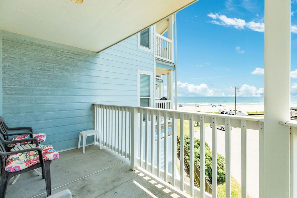Beautiful Blue Heron Sleeps 6 Great Views