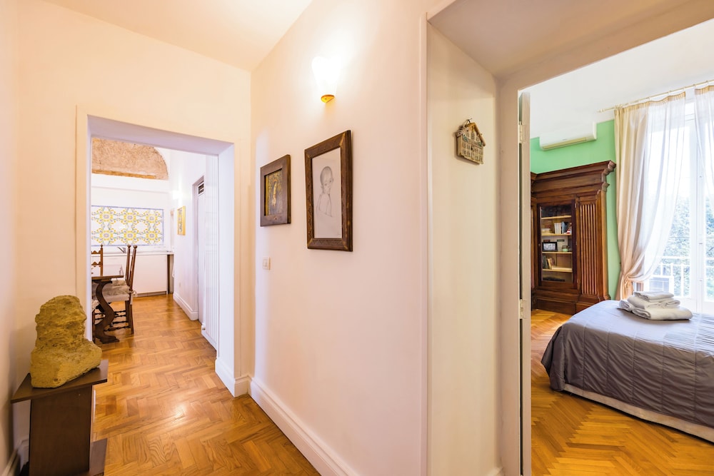 Cavour Art and Museum Flat by Napoliapartments