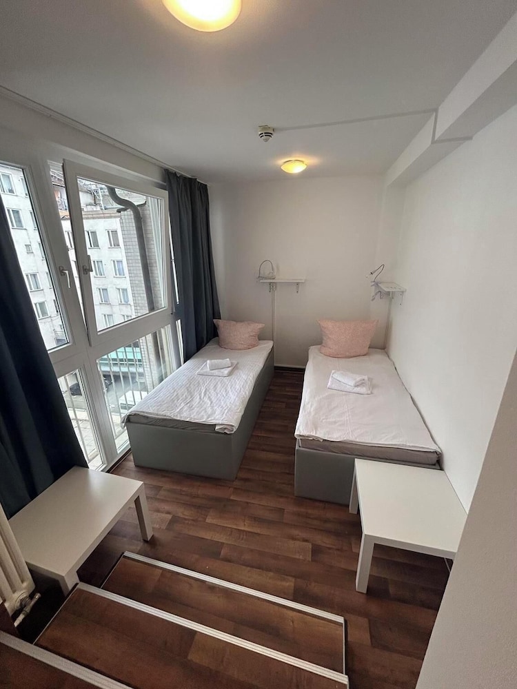 2-Rent Group Hostel Apartments SEN14