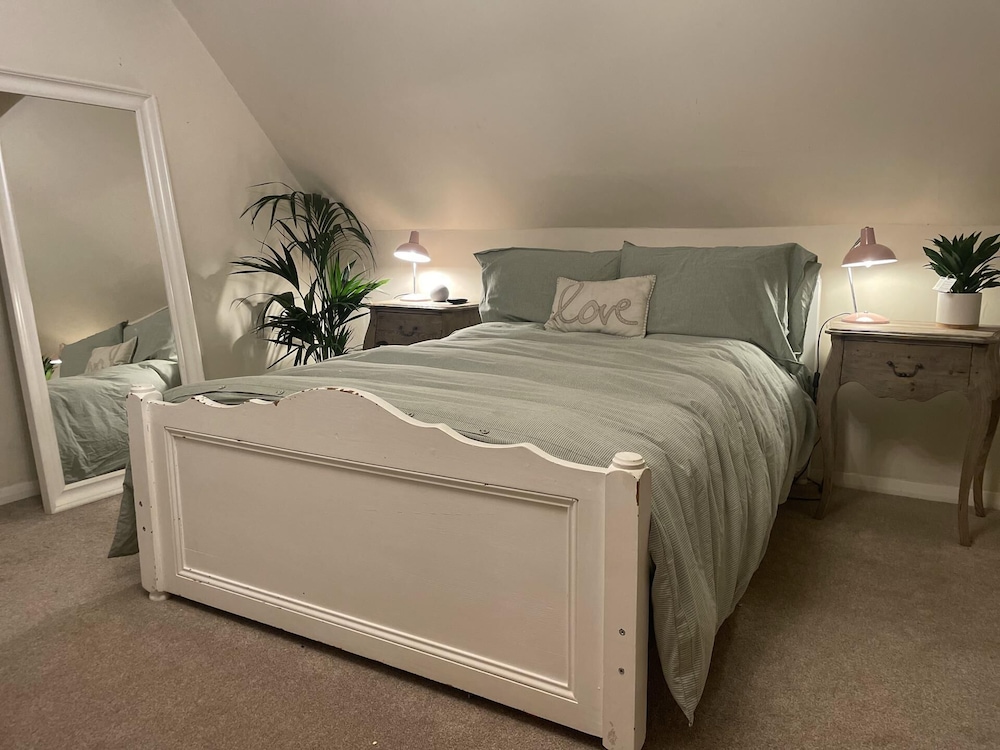 Lovely 5-bed House Near Ilminster and for Families view 3