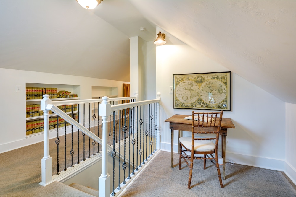 Springfield Vacations - Whimsical Cottage Near Springfield Art Museum! - Property Image 4