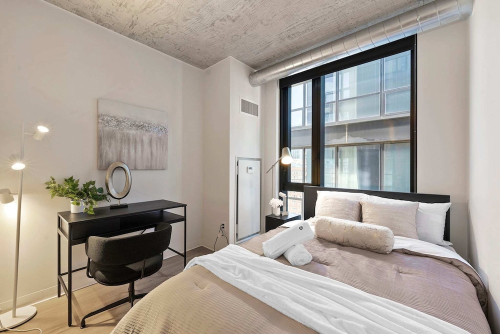 3 Bed 3 Bath High Rise With Gym Amenities