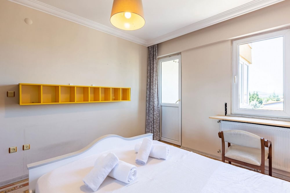 Flat With Shared Pool Near Sabiha Gokcen Airport