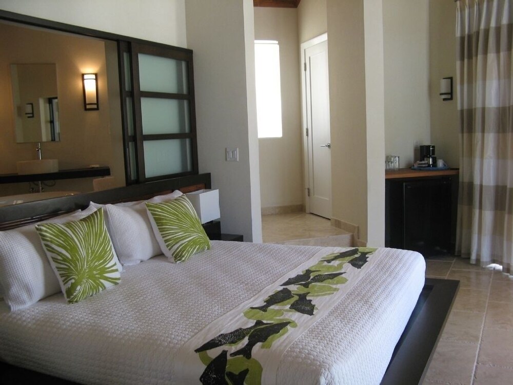 Eleuthera Vacations - Sky Beach Club Bungalow 1 Bedroom Cabin - Property Image 4