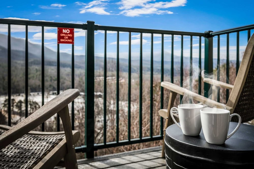 Luxe Condo - Mountain Views - Pool Hot Tub Sauna