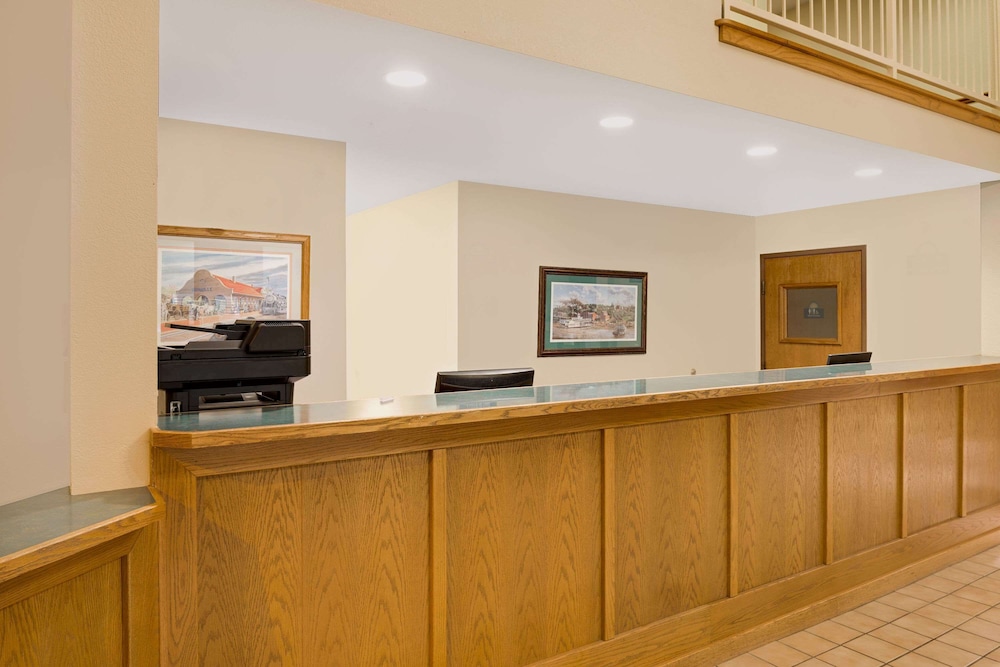 Columbia Vacations - Days Inn by Wyndham Boonville - Property Image 1