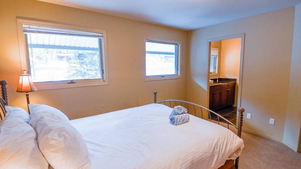 Thunder Ridge by Fernie Lodging CO - Image 5