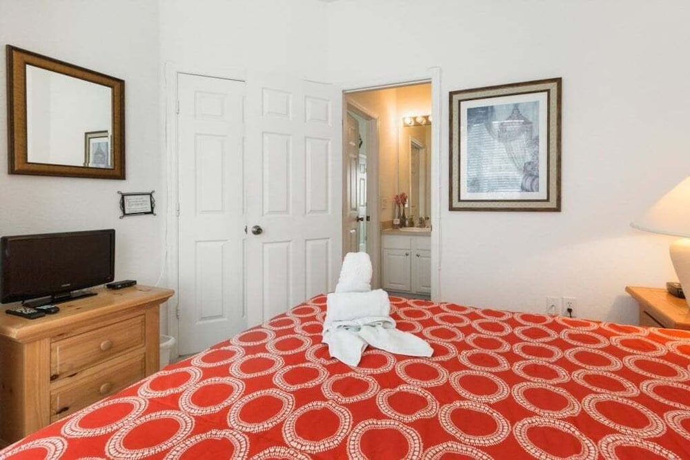 Windsor Hills Getaway: 3br, Pool, Near Disney 3 Bedroom Townhouse